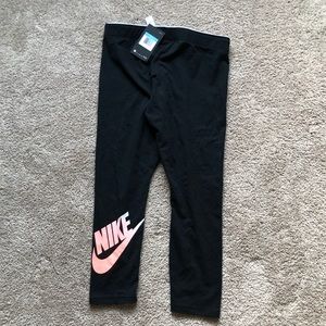 *SOLD* Women’s Nike workout crops
